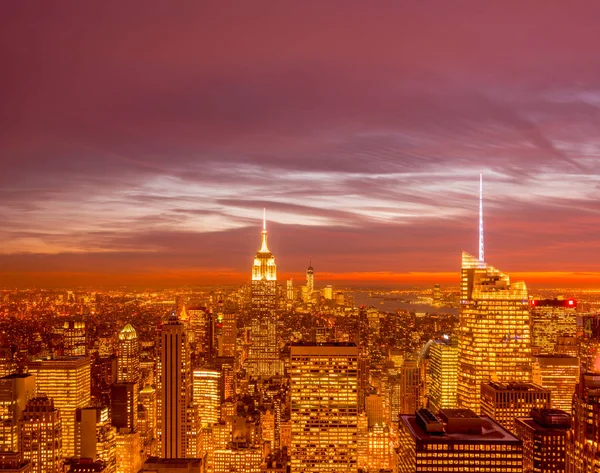 Nachtansicht von New York Manhattan bei Sonnenuntergang — Stockfoto