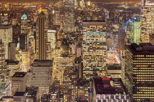 Nachtzicht van New York Manhattan tijdens zonsondergang — Stockfoto