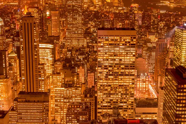 Günbatımında New York Manhattan 'ın gece manzarası — Stok fotoğraf