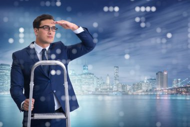 İş adamı iş dünyasında merdiveni tırmanır