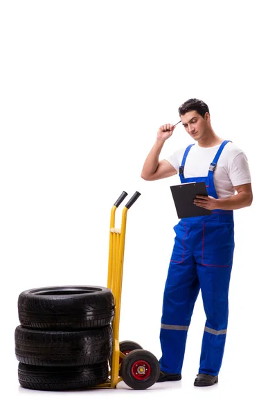 Reparador de neumáticos guapo aislado en blanco — Foto de Stock