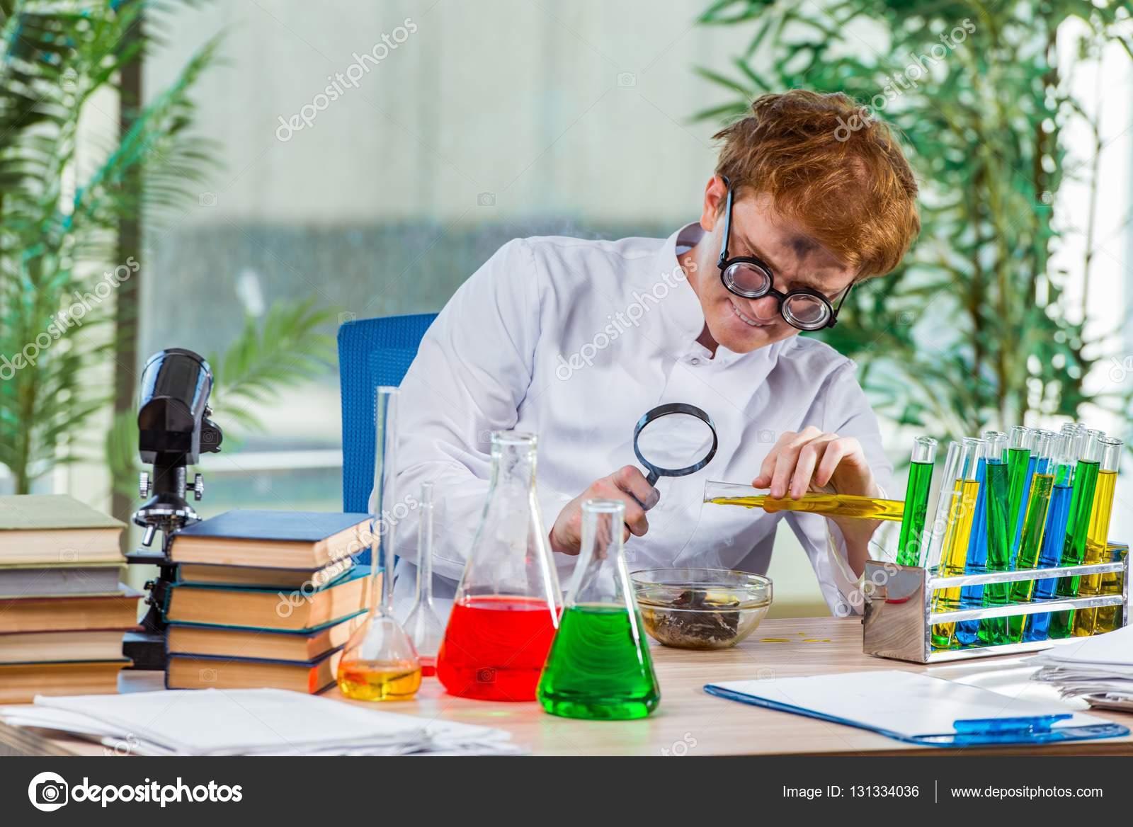 Химия научная деятельность. Биотехнолог профессия. Человек в лаборатории. Лаборатория пробирки. Руководитель лаборатории картинка.