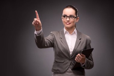 Genç işkadını acil sanal düğmesi