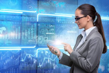 Uzaktan erişim kavramı ile hareket eden telefon