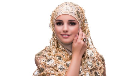 Altın kapak üzerinde beyaz izole Müslüman kadın