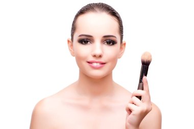 Beyaz izole makyaj oturumu sırasında genç kadın