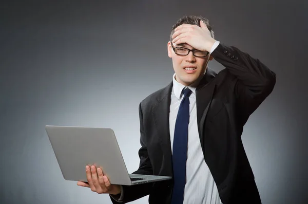 Homem com laptop no conceito de negócio — Fotografia de Stock