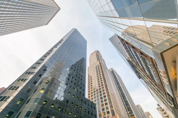 New York skyscrapers vew from street level — Stock Photo, Image