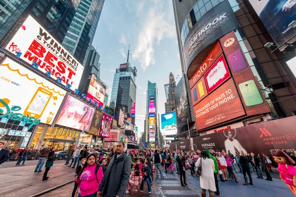 Nova Iorque - 22 de dezembro de 2013: Times Square em 22 de dezembro nos EUA — Fotografia de Stock