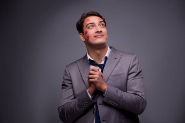 Adam komik romantik kavram