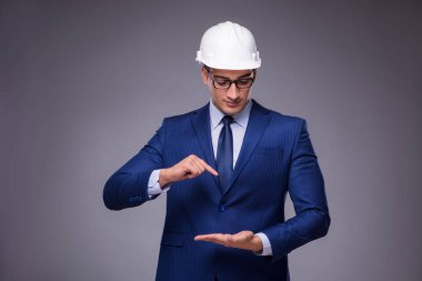 Endüstriyel kavramında genç mimar