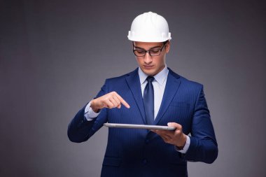 Endüstriyel kavramında genç mimar