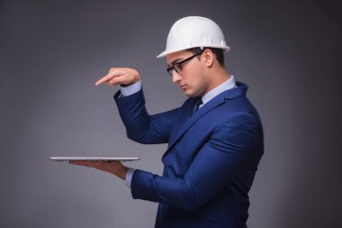 Endüstriyel kavramında genç mimar