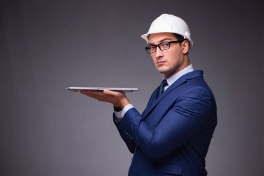 Endüstriyel kavramında genç mimar