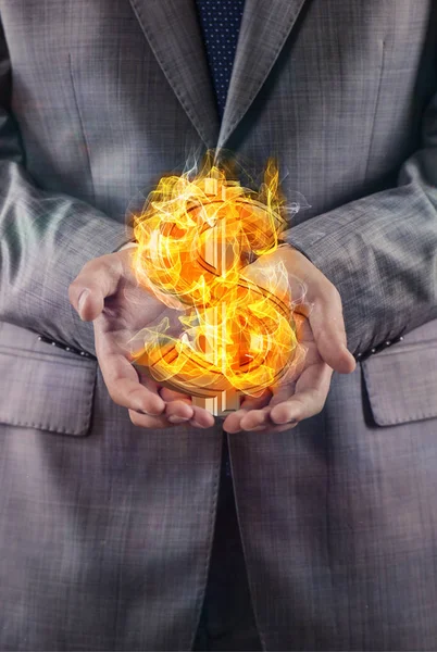Geschäftsmann hält brennendes Dollarzeichen in der Hand — Stockfoto