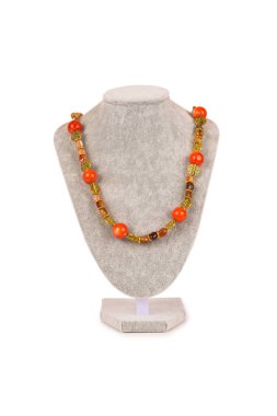 Beyaz arka plan üzerinde izole mücevher kolye