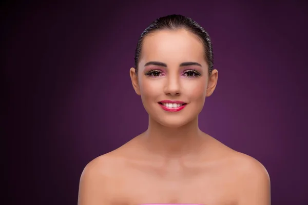 Bella donna nel concetto di make up — Foto Stock