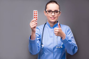 Tıbbi konseptte genç doktor