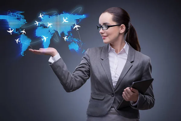 Affärskvinna i air travel koncept — Stockfoto