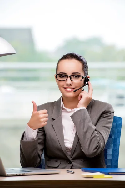 Call center operator working at her desk — Stock Photo, Image
