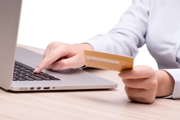 Laptop ve kredi kartı ile online ticaret kavramı — Stok fotoğraf