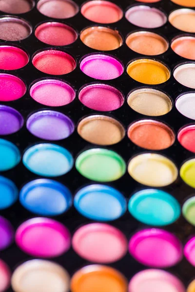 Sada barevných stínů pro make-up izolované na bílém — Stock fotografie