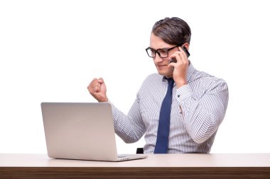 Yakışıklı işadamı wh izole dizüstü bilgisayar ile çalışma