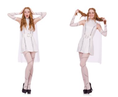 Beyaz tenli, açık renkli, büyüleyici elbiseli güzel bayan.