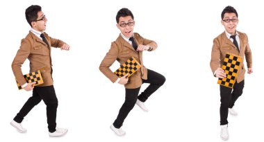 Beyaz üzerine izole komik satranç oyuncusu