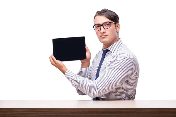 Bel homme d'affaires travaillant avec tablette isolée sur wh — Photo