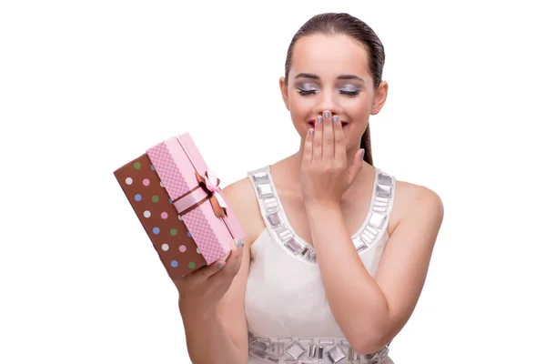 Молодая женщина с коробкой подарков изолированы на белом фоне — стоковое фото