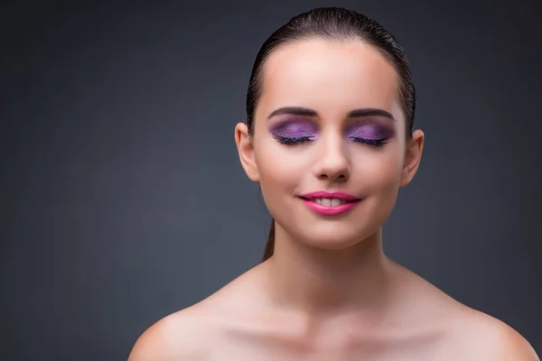 Mulher bonita no conceito de moda — Fotografia de Stock