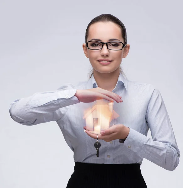 Zakenvrouw in vastgoed hypotheek concept — Stockfoto