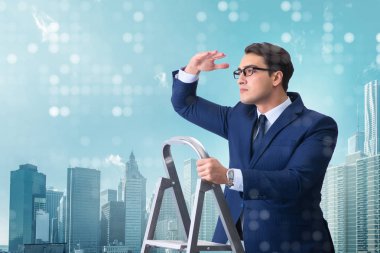 İş adamı iş dünyasında merdiveni tırmanır
