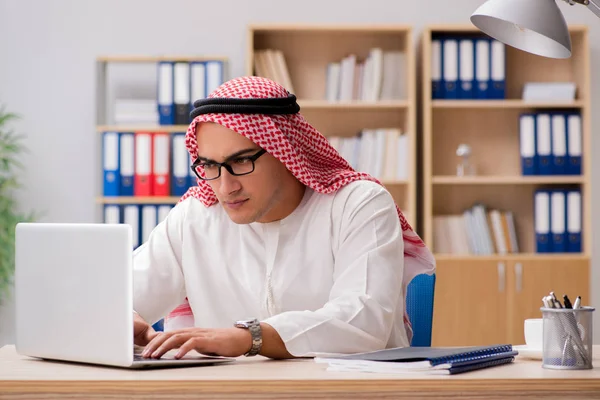 Arab businessman working in the office — Stock Photo, Image