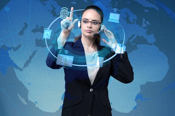 グローバルコンピューティングの概念のビジネス女性 — ストック写真