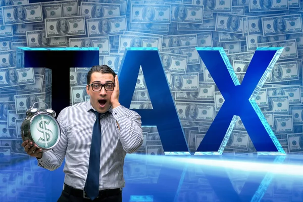 Empresário temeroso de altos impostos — Fotografia de Stock
