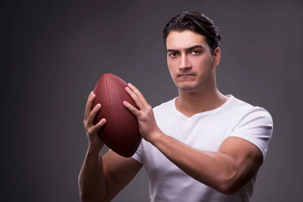 Hombre con fútbol americano en concepto deportivo — Foto de Stock