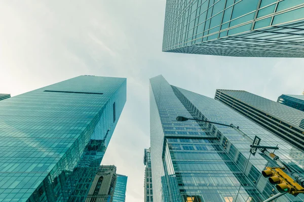 Rascacielos de Nueva York vew desde el nivel de la calle —  Fotos de Stock