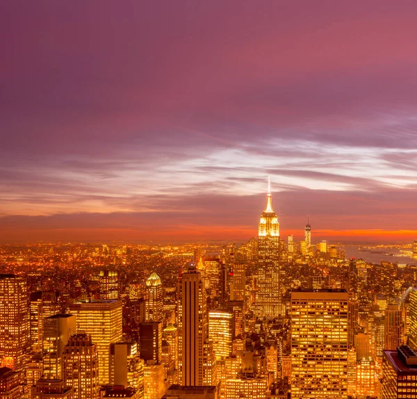 Uitzicht op New York Manhattan tijdens zonsondergang — Stockfoto