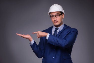 Endüstriyel kavramında genç mimar