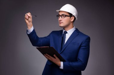 Endüstriyel kavramında genç mimar