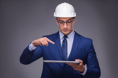 Endüstriyel kavramında genç mimar