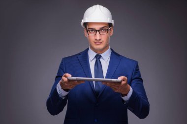 Endüstriyel kavramında genç mimar