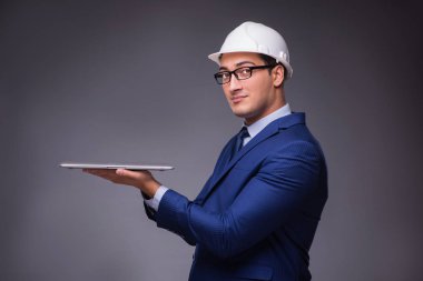 Endüstriyel kavramında genç mimar