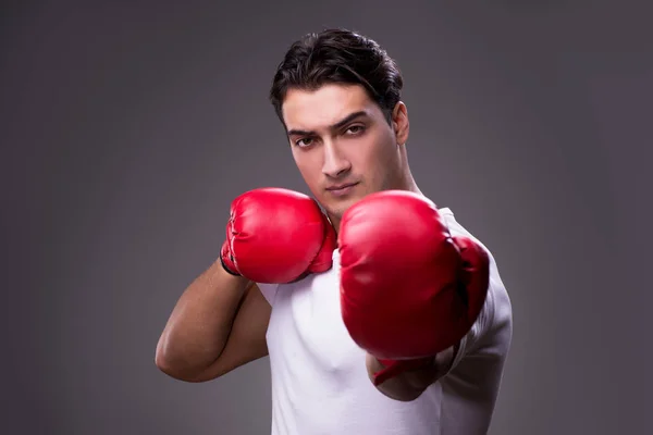 Guapo boxeador en concepto de boxeo —  Fotos de Stock