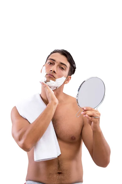 Όμορφος άνδρας ξύρισμα απομονωθεί σε λευκό φόντο — Φωτογραφία Αρχείου