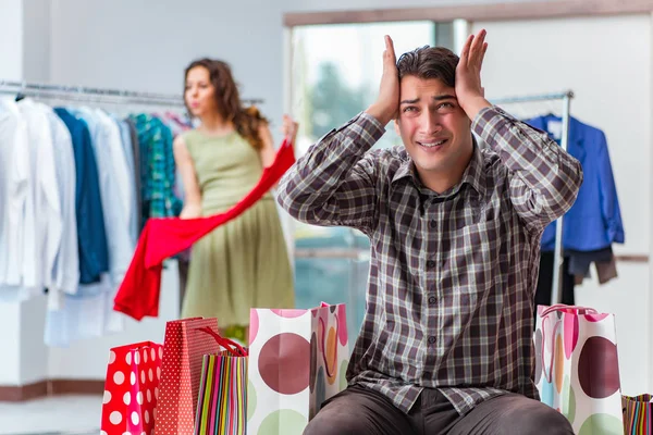 Man waiting for his wife during christmas shopping — Stock Photo, Image