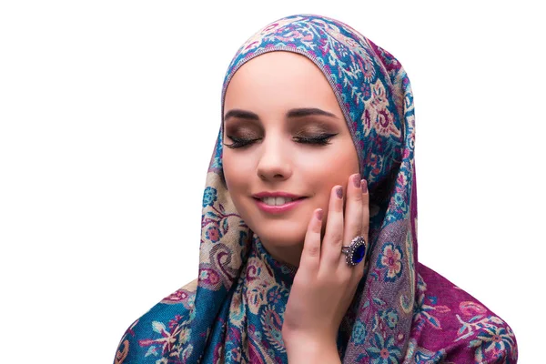 Женщина в традиционном мусульманском чехле с кольцом — стоковое фото