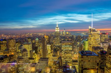 Günbatımında New York Manhattan 'ın gece manzarası